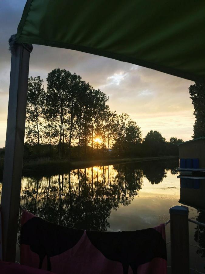 Cottage Flottant Saint Jean De Losne Option Jacuzzi المظهر الخارجي الصورة